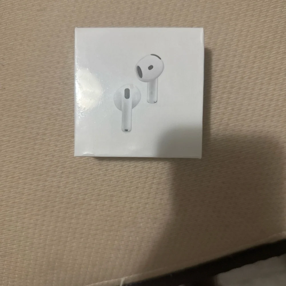Apple AirPods Wireless Earbuds - White